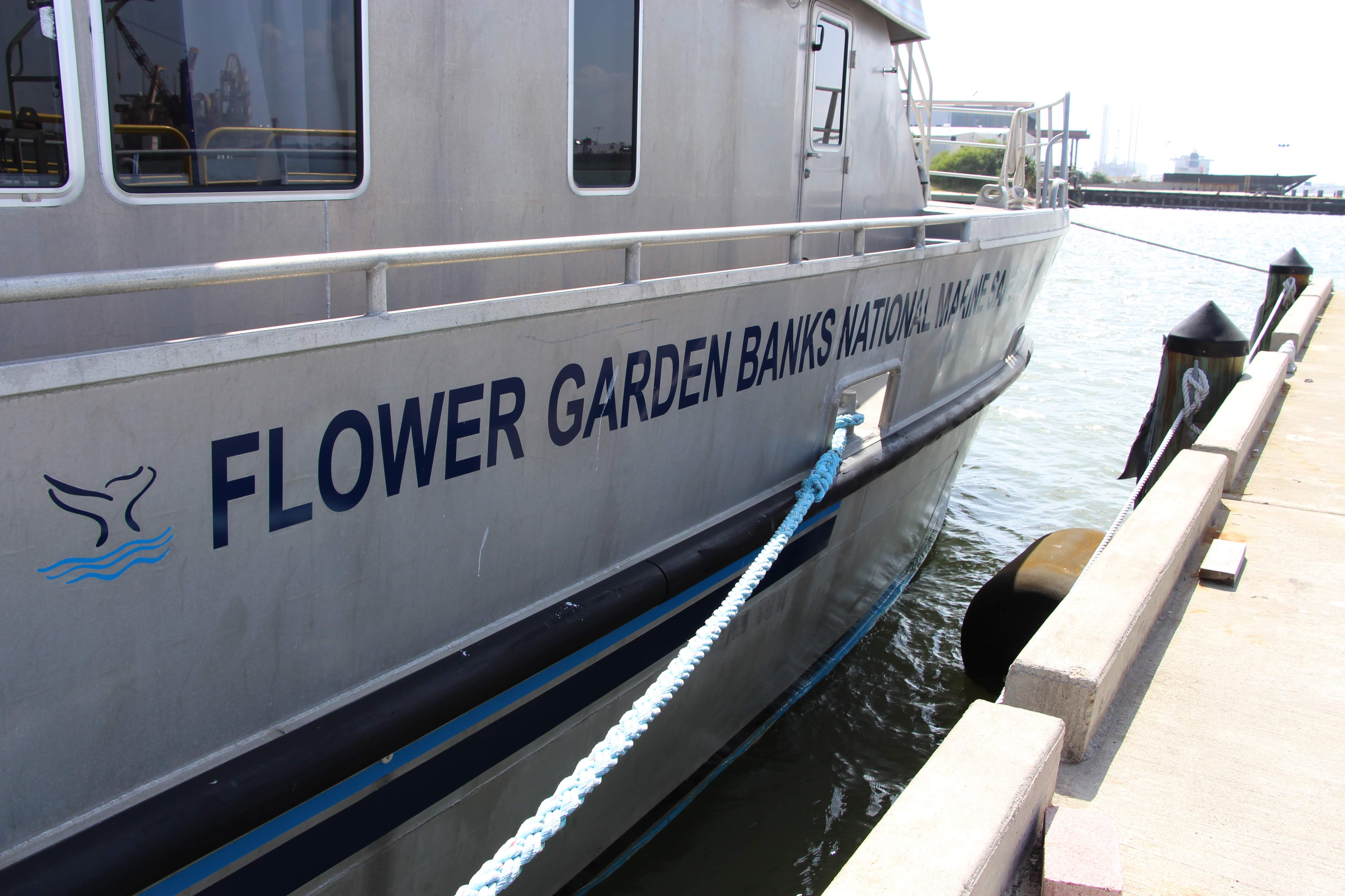 Photo of the side of the NOAA RV Manta